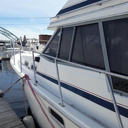 普罗维登斯 Waterfront 32' Bayliner Yacht酒店 外观 照片