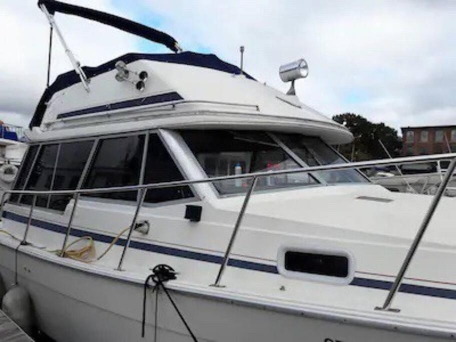 普罗维登斯 Waterfront 32' Bayliner Yacht酒店 外观 照片
