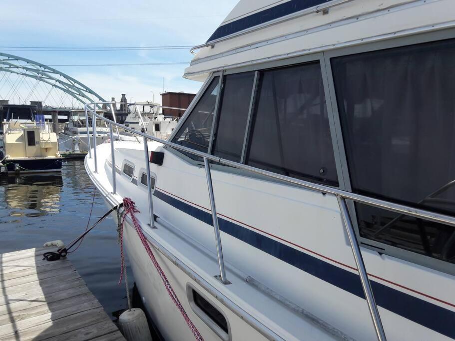 普罗维登斯 Waterfront 32' Bayliner Yacht酒店 外观 照片