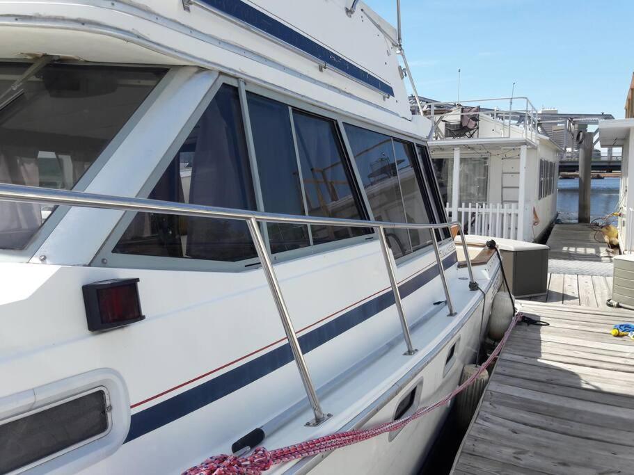 普罗维登斯 Waterfront 32' Bayliner Yacht酒店 外观 照片