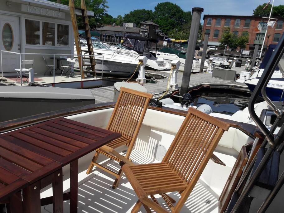 普罗维登斯 Waterfront 32' Bayliner Yacht酒店 外观 照片